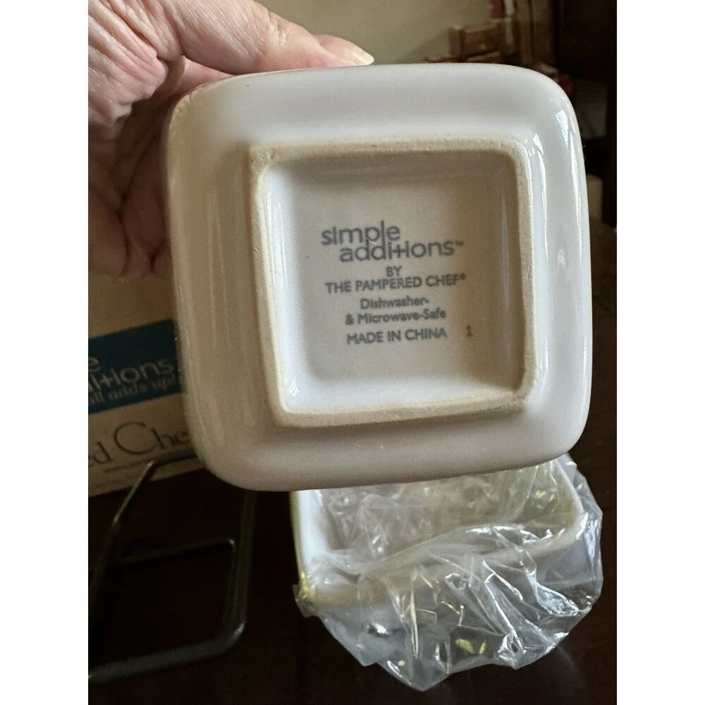 NWT Pampered Chef Small Bowl Caddy Set of 2 Small Bowls  #1944 And #1910‎